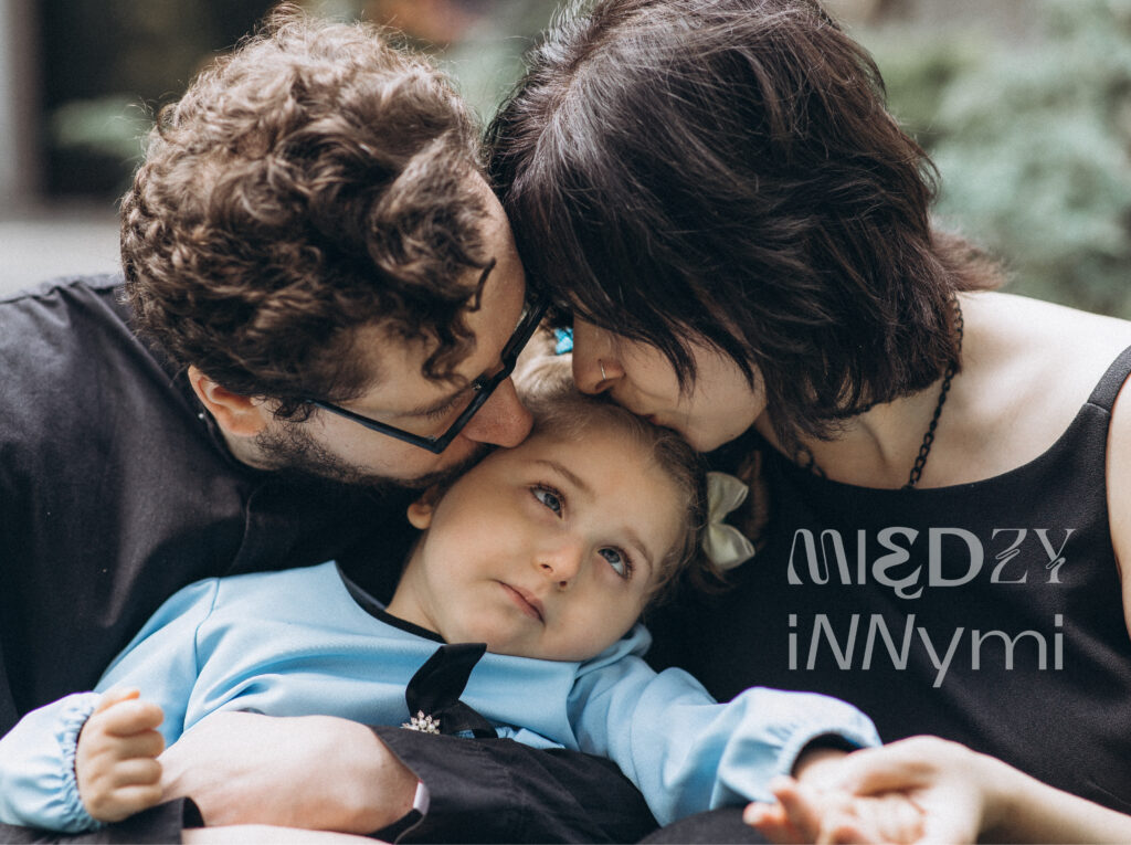 „Eva nauczyła mnie, czym jest miłość”: historia aktywistki Niyi Nikel, która wychowuje córkę z rzadką odmianą epilepsji