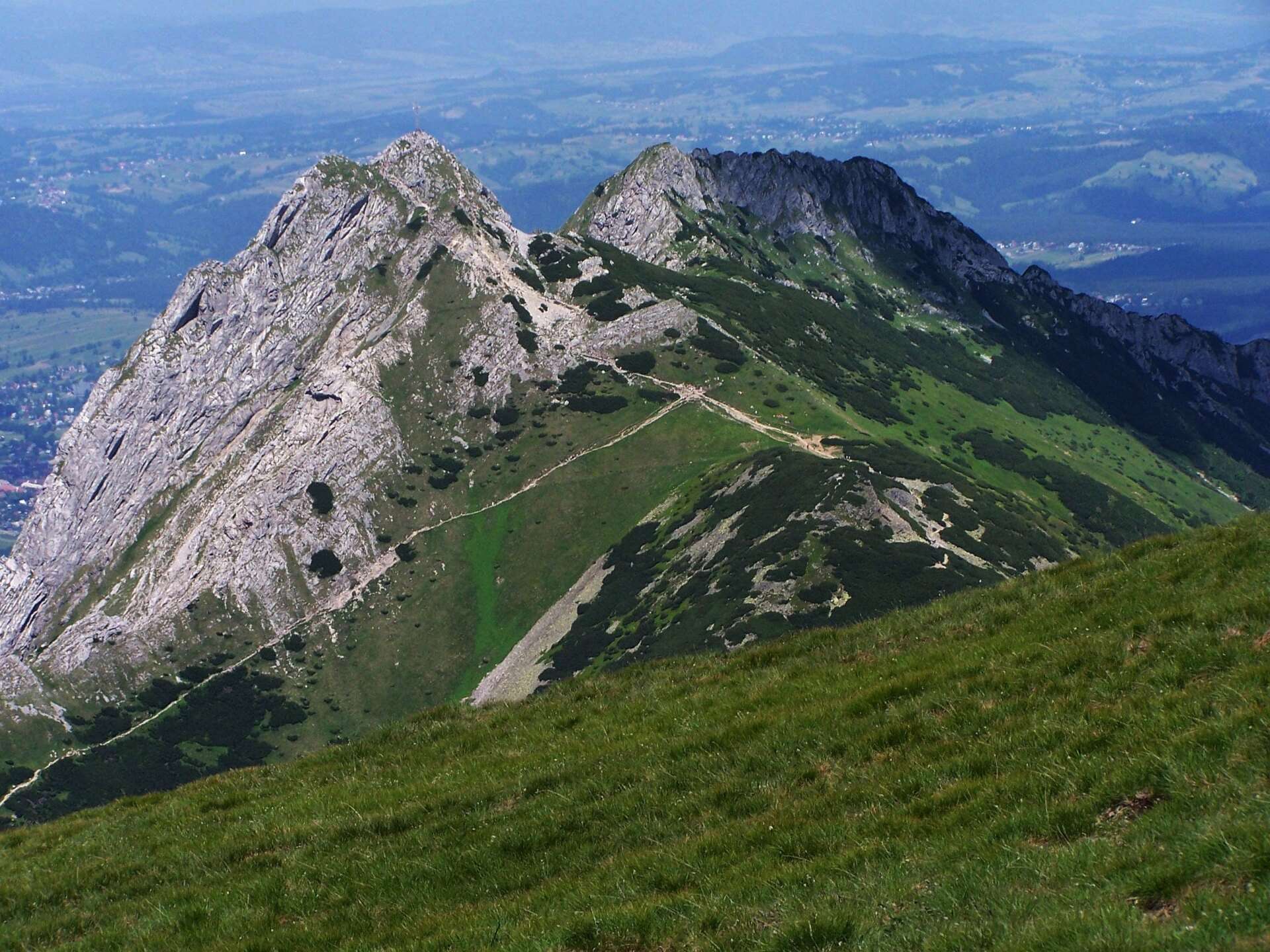 Куди поїхати на вихідні: гірські вершини Ґєвонт Ґєвонт,гірський масив Ґєвонт,гори біля Кракова Giewont A UAinKrakow.pl
