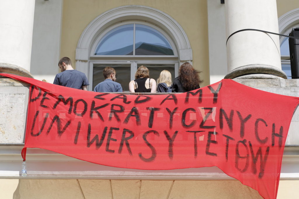 «Закон Ґовіна» і студентські протести в Польщі: що відбувається? studenty 1024x683