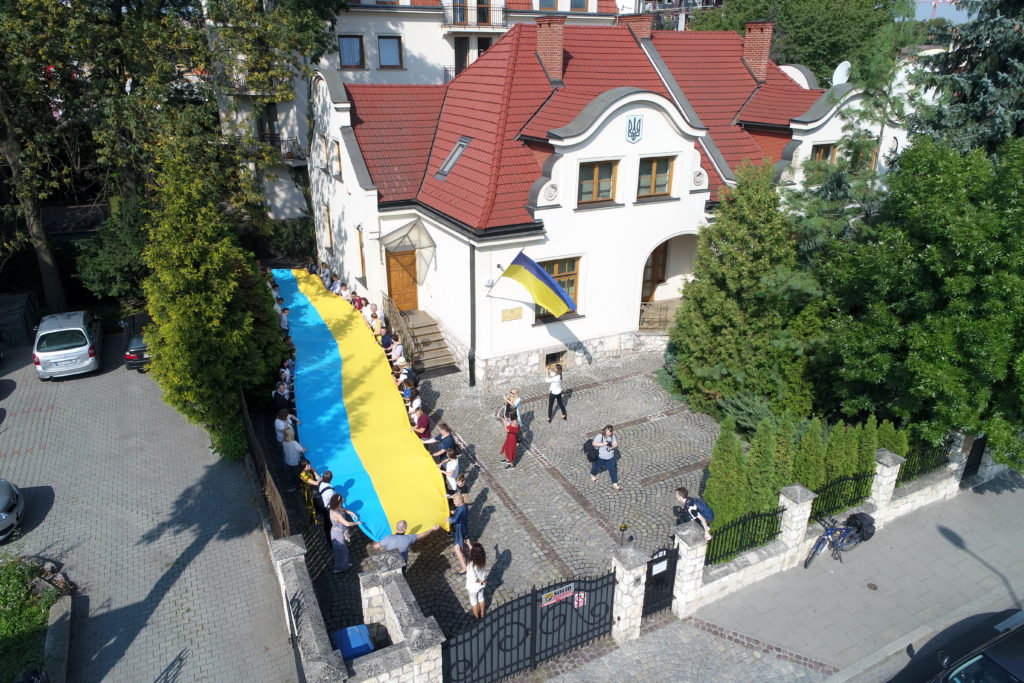Як виглядав флешмоб із прапором у Кракові із дрона (ФОТО) dji 0798 1024x683
