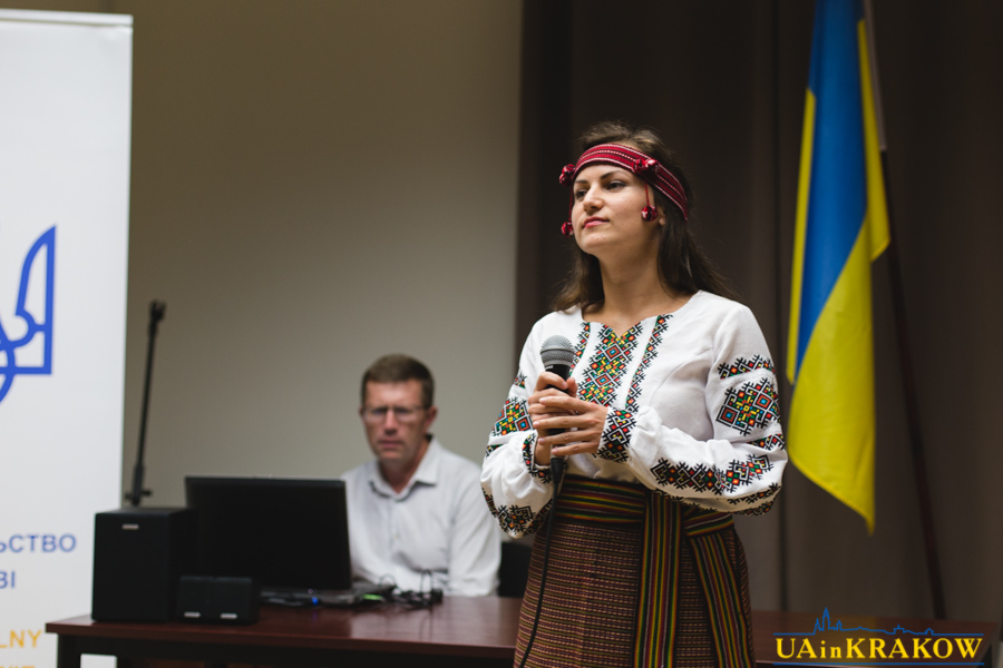 Зі сльозами, посмішками і щирими розмовами: українці святкують День Незалежності у Генконсульстві в Кракові img 9361