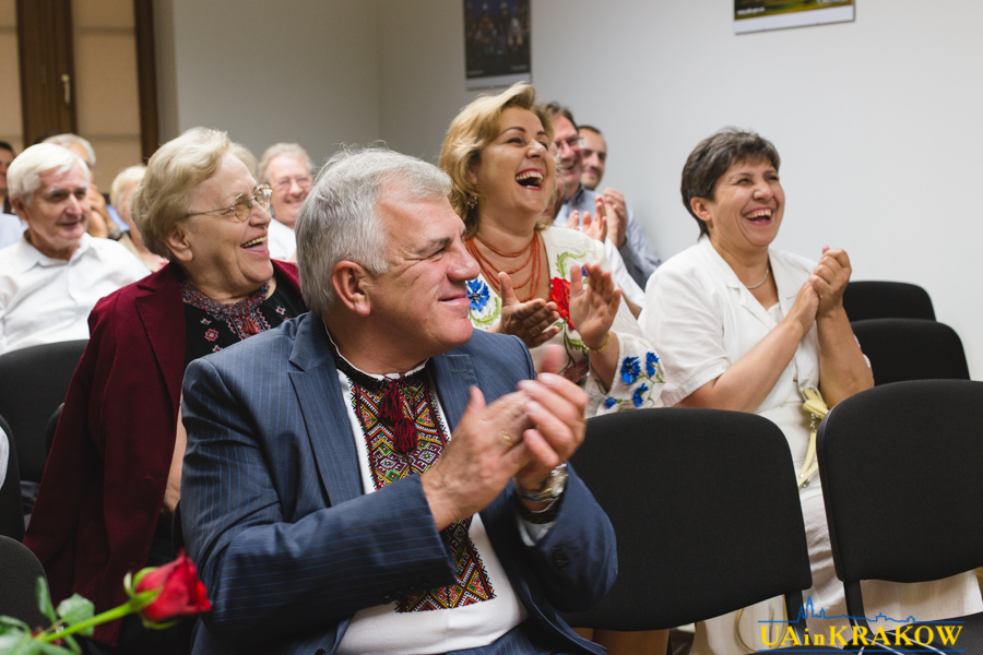 Зі сльозами, посмішками і щирими розмовами: українці святкують День Незалежності у Генконсульстві в Кракові img 9401