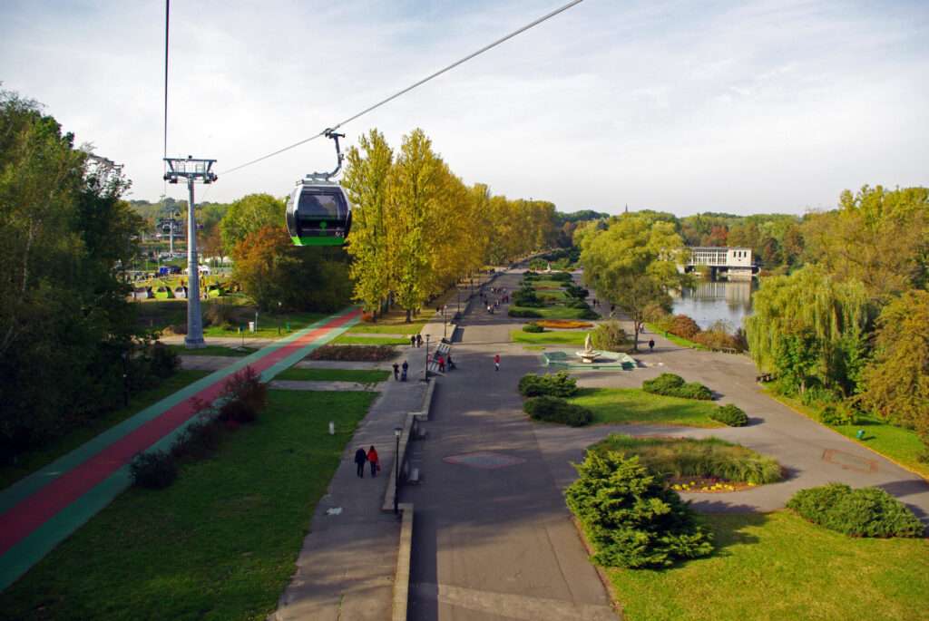 Куди поїхати на вихідні: один із найбільших міських парків Європи  Kolejka Linowa Elka UAinKrakow.pl
