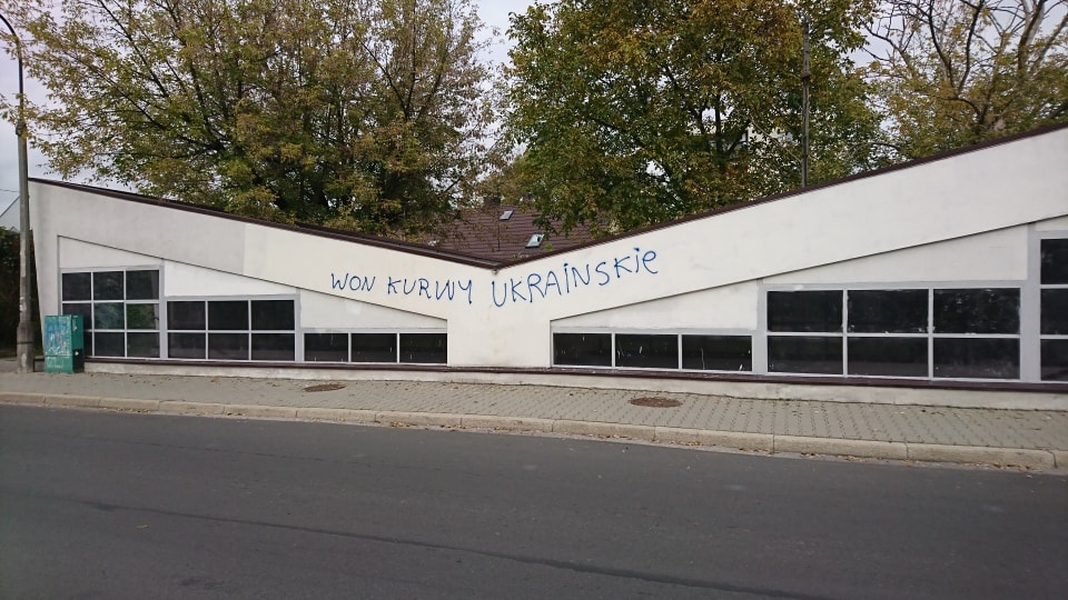 Антиукраїнські написи у Кракові: WON KURWY UKRAINSKIE 43202992 2105285942849392 8498670956481347584 n