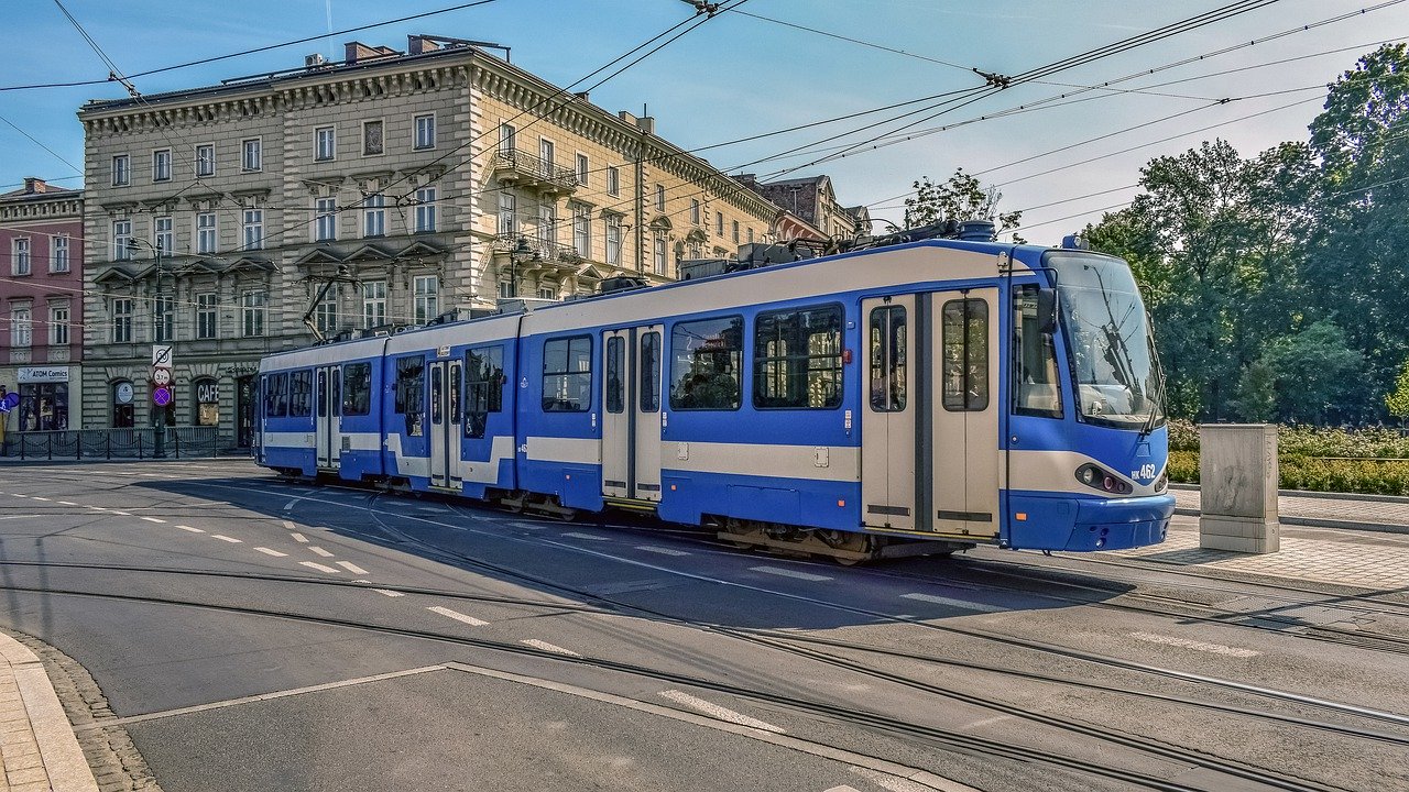 Нові обмеження руху громадського транспорту у Кракові tram 4442020 1280