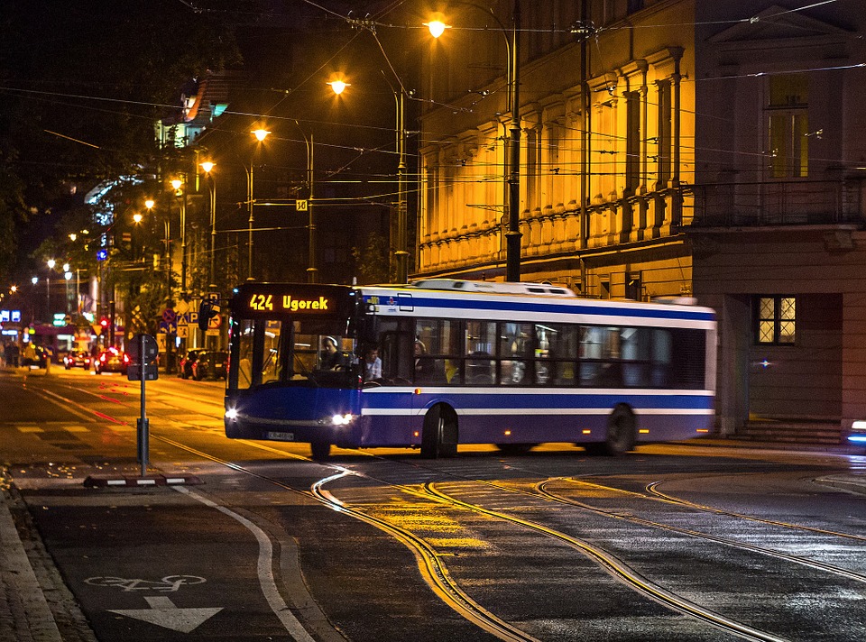 Нові автобуси для жителів Кракова night 858546 960 720