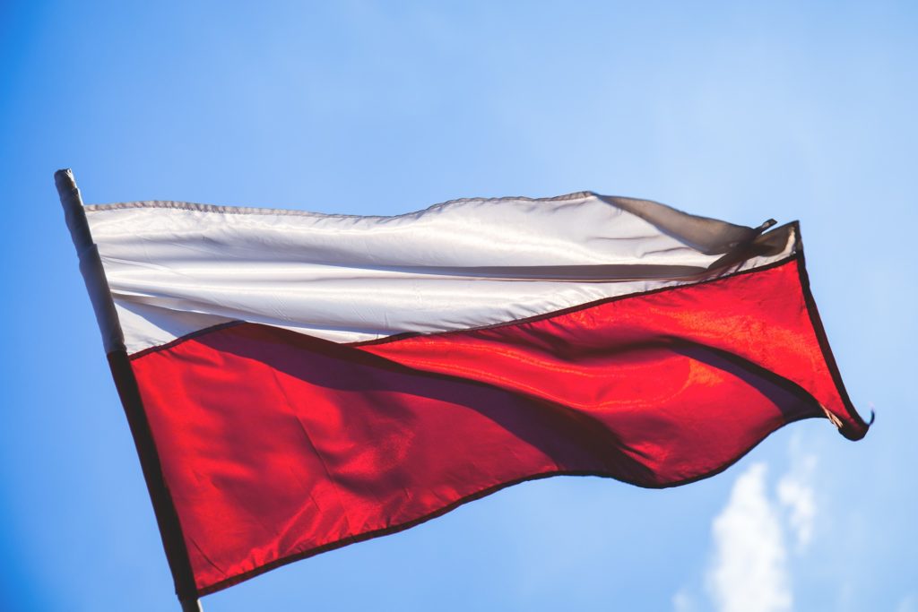 Польща відкриває кордони з країнами ЄС flag 2941931 1920 1024x683