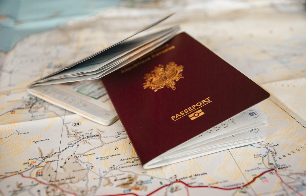 Карта довготермінового резидента ЄС та карта сталого побиту – переваги й умови для отримання passport 3127934 1920 1024x658
