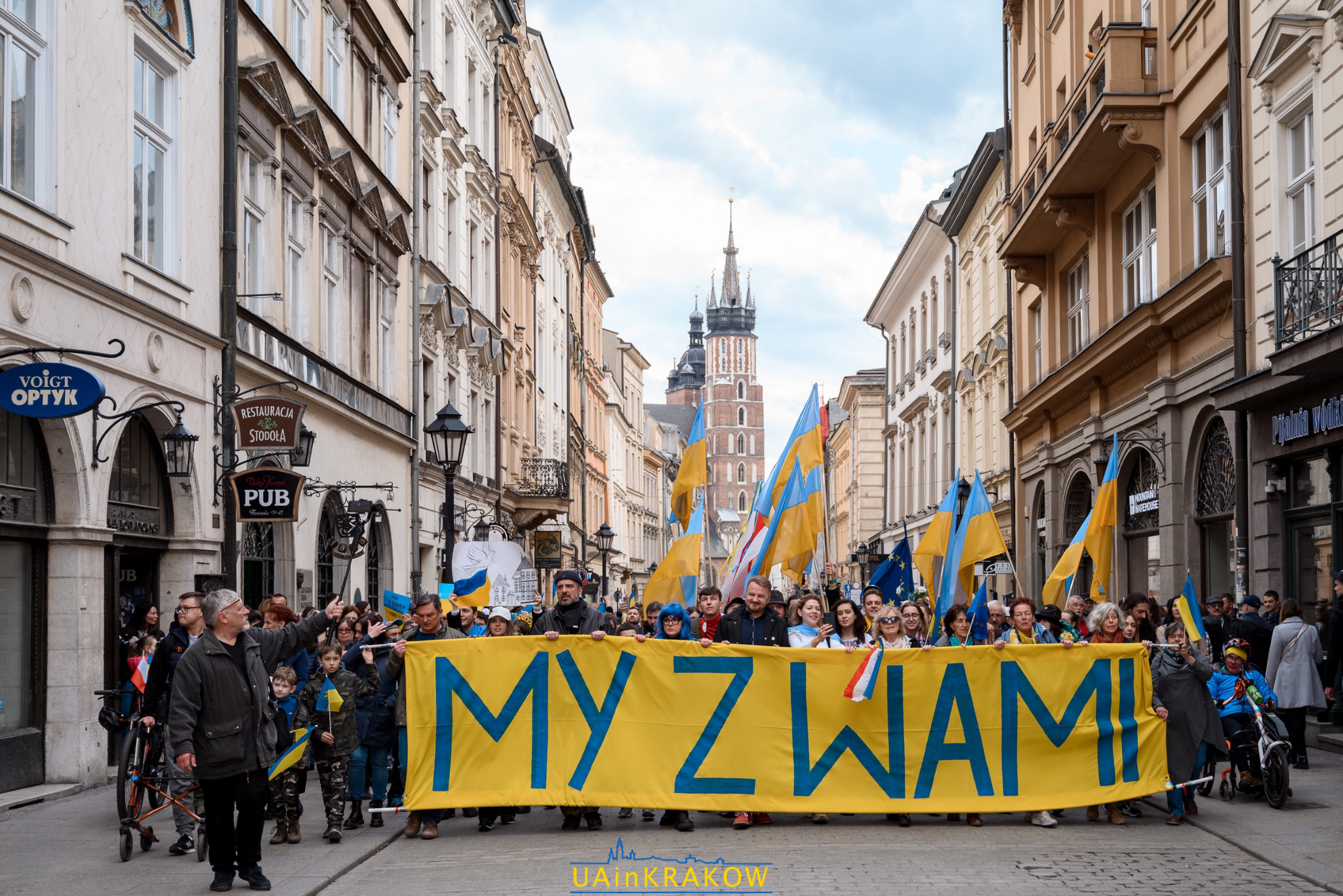 У Кракові відбувася марш солідарності з Україною  [ФОТО] 10 2