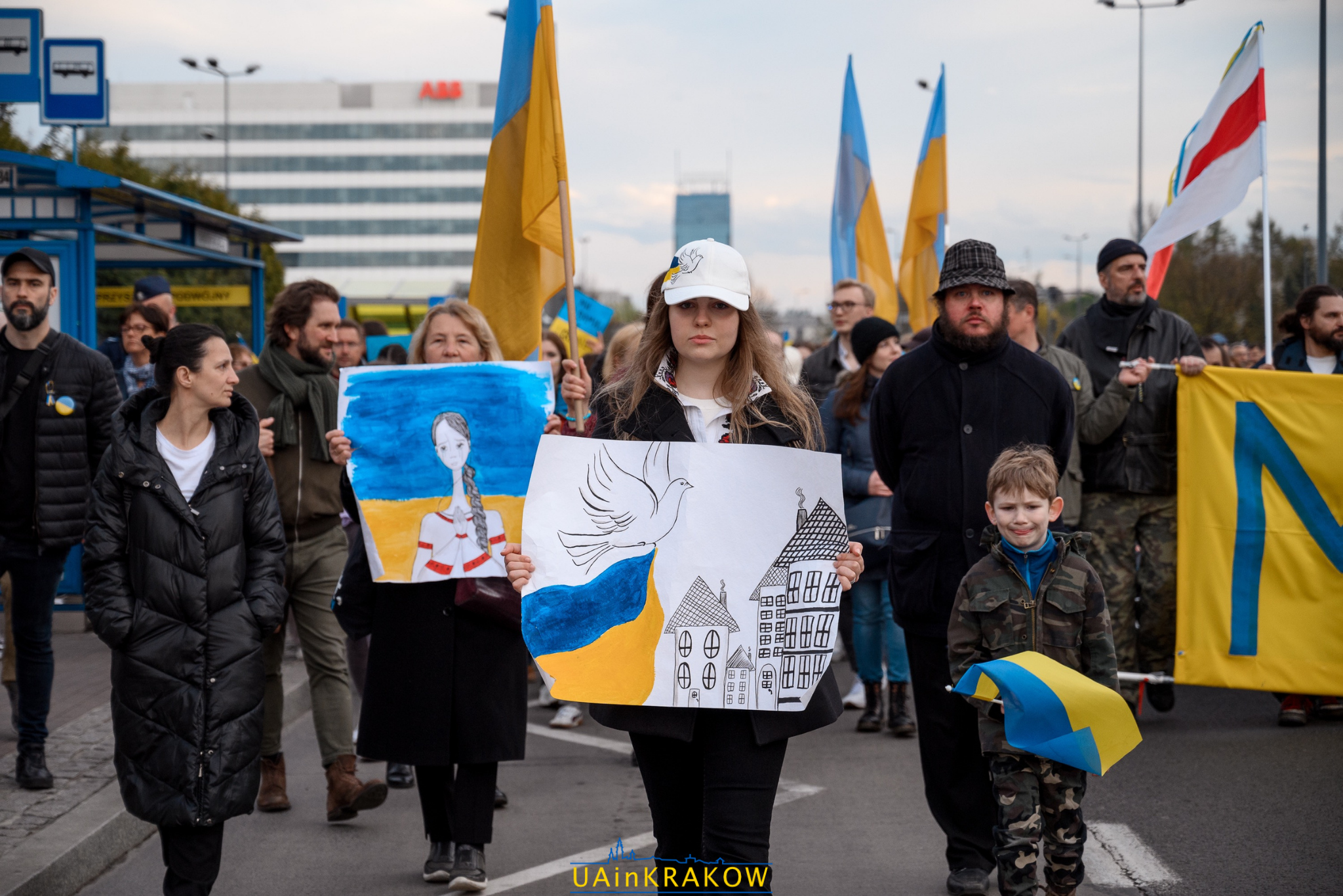 У Кракові відбувася марш солідарності з Україною  [ФОТО] 2 3