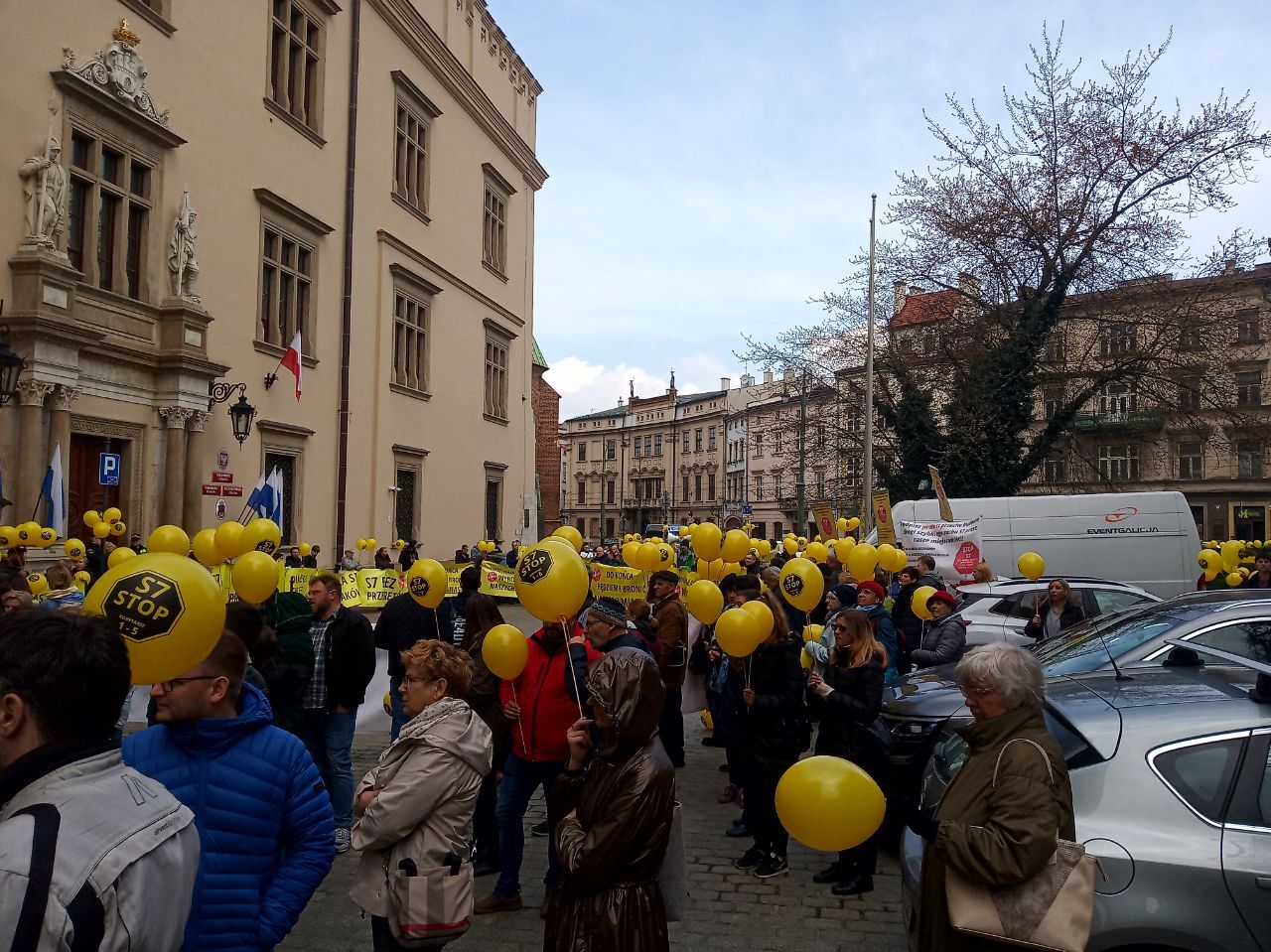 Під Радою міста Краків відбувається протест проти будови дороги [ФОТО] photo5424979995262040703