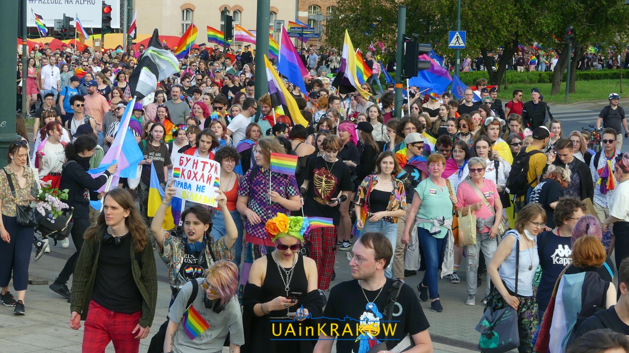 Кохання, рівність, толерантність: як пройшов Марш рівності в Кракові [ФОТО] 36 scaled