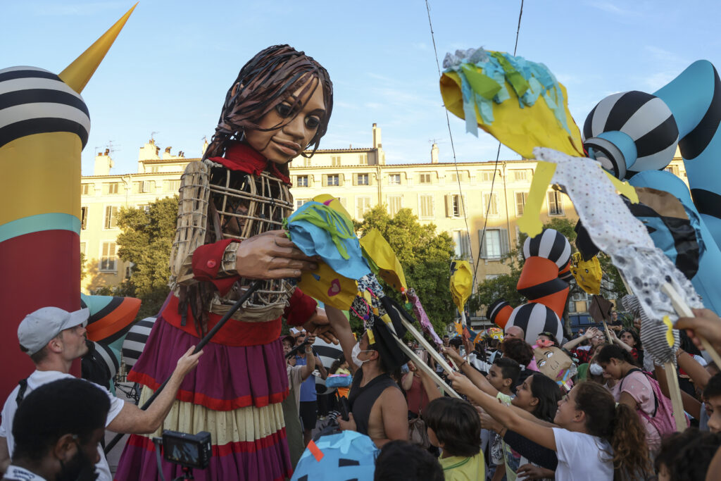 До Кракова привезуть 3,5-метрову ляльку Амаль із Сирії — символ дітей-біженців 389a9915 2 1024x683
