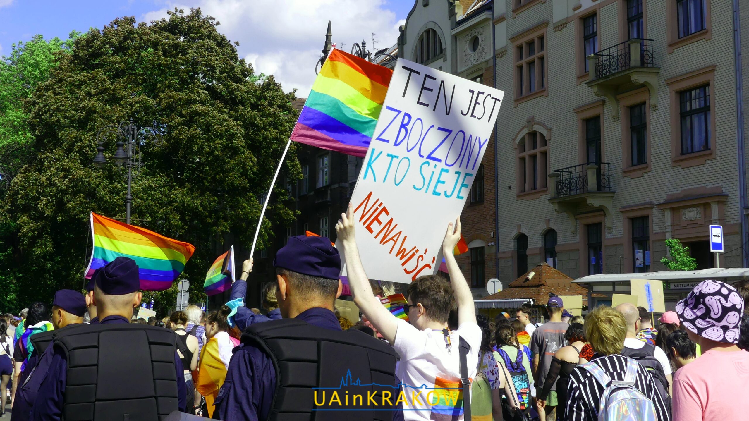 Кохання, рівність, толерантність: як пройшов Марш рівності в Кракові [ФОТО] 9 scaled