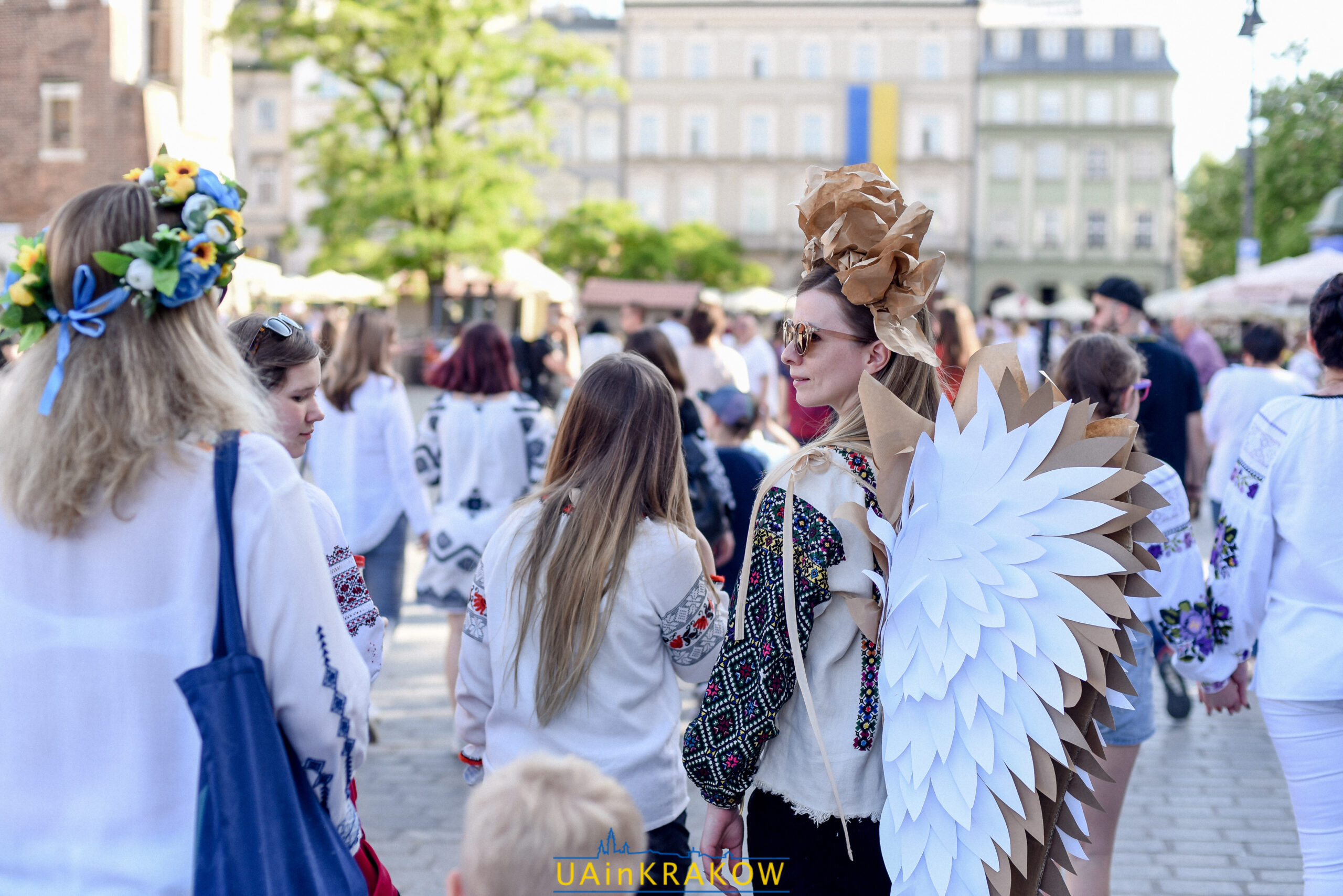 “Вишиванка надає крила”: як пройшов Марш вишиванки у Кракові [ФОТО] dsc 3536 scaled