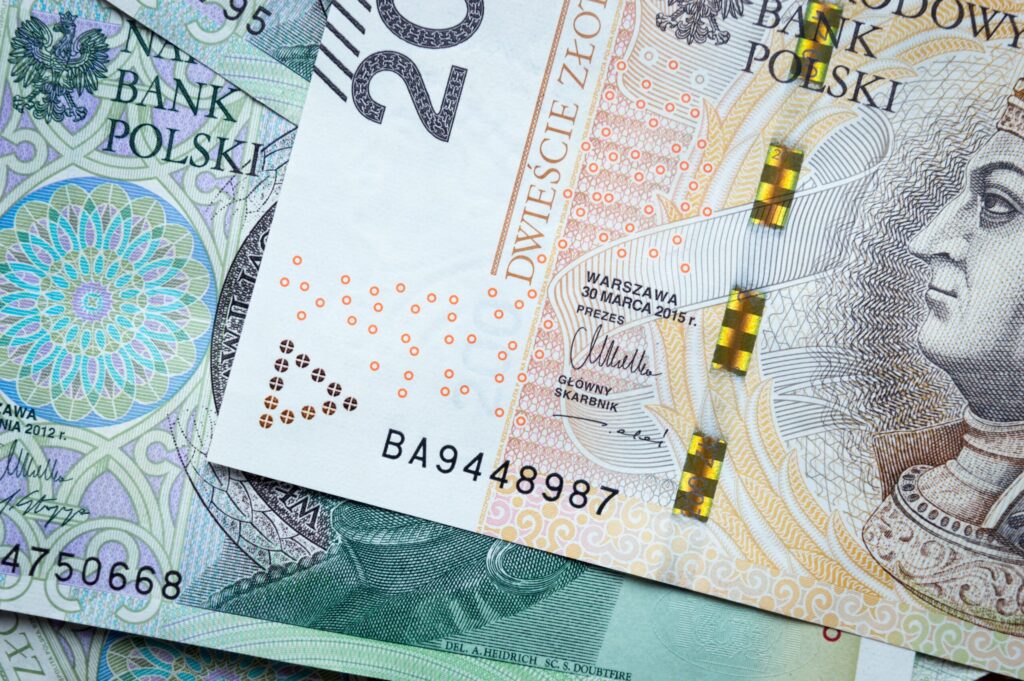 У Польщі ухвалили нову мінімальну зарплату на 2023 рік lukasz radziejewski doe2ksxzprg unsplash scaled 1 1024x681