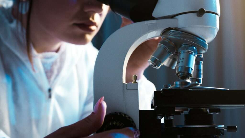 У Кракові виготовили імпланти для лікування раку ока гірничо металургійна академія в кракові,Університетська лікарня в кракові,імпланти для лікування раку ока Pexels Artem Podrez UAinKrakow.pl