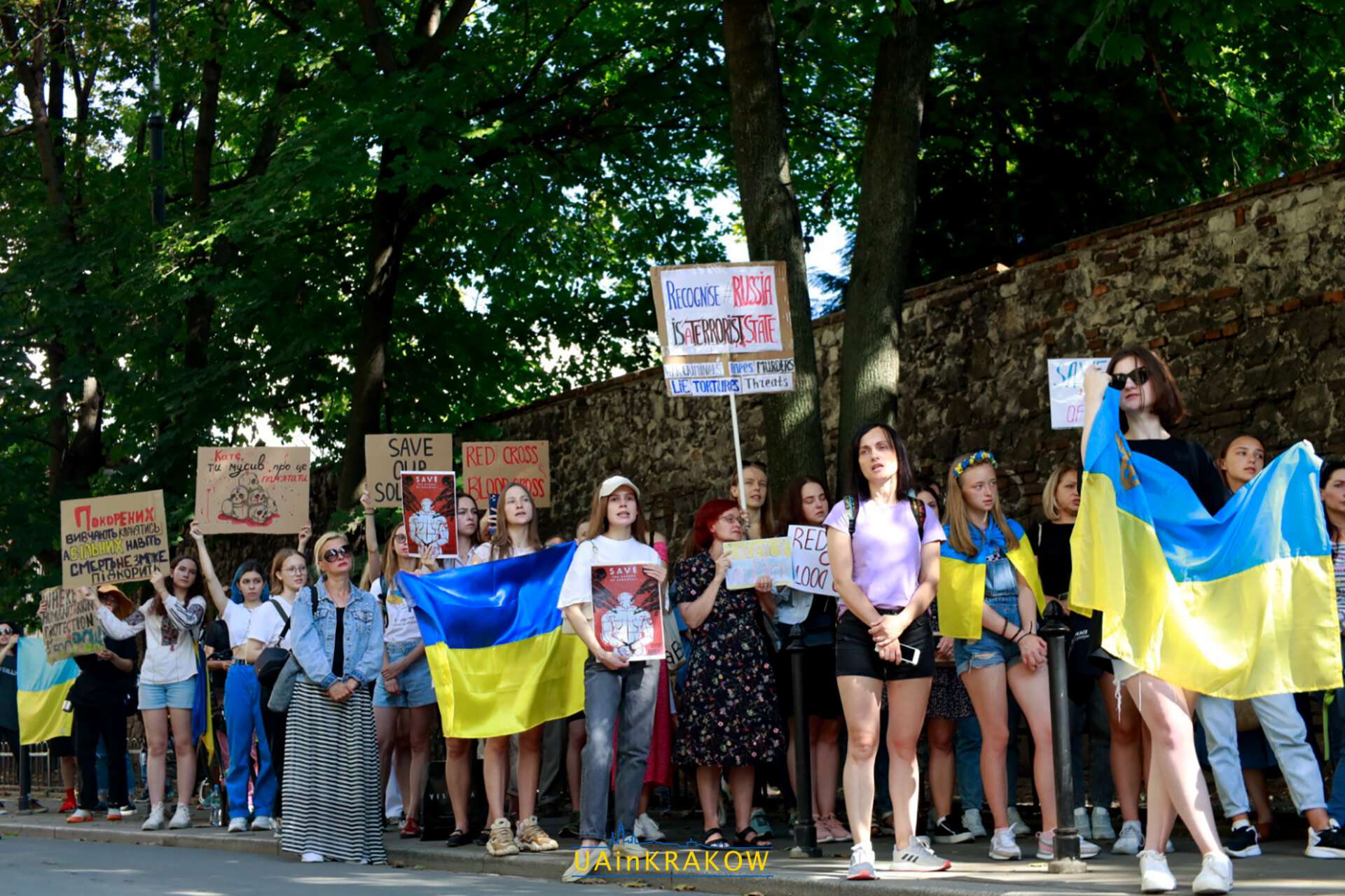 “Save our soldiers!”: У Кракові відбувся мітинг на підтримку військовополонених з Маріуполя Save Our Soldiers L A UAinKrakow.pl
