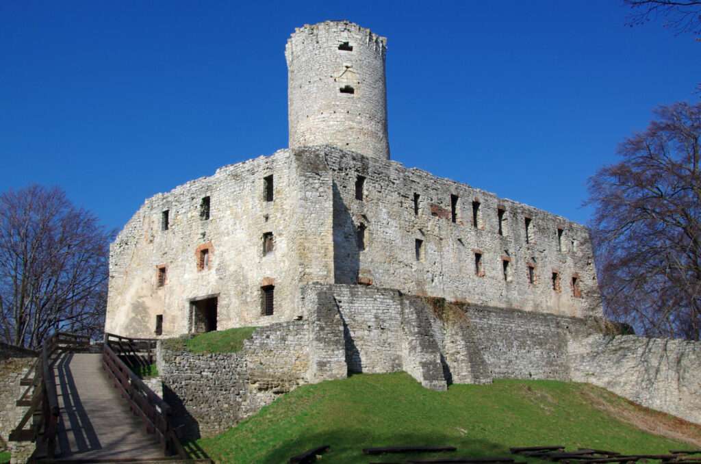 Куди поїхати на вихідні: Липовецький замок липовецький замок,замок біля кракова,замок липовець Zamek Lipowiec UAinKrakow.pl