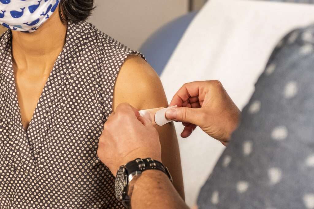 Де та як вакцинуватися в Кракові проти коронавірусу, грипу та пневмококів
