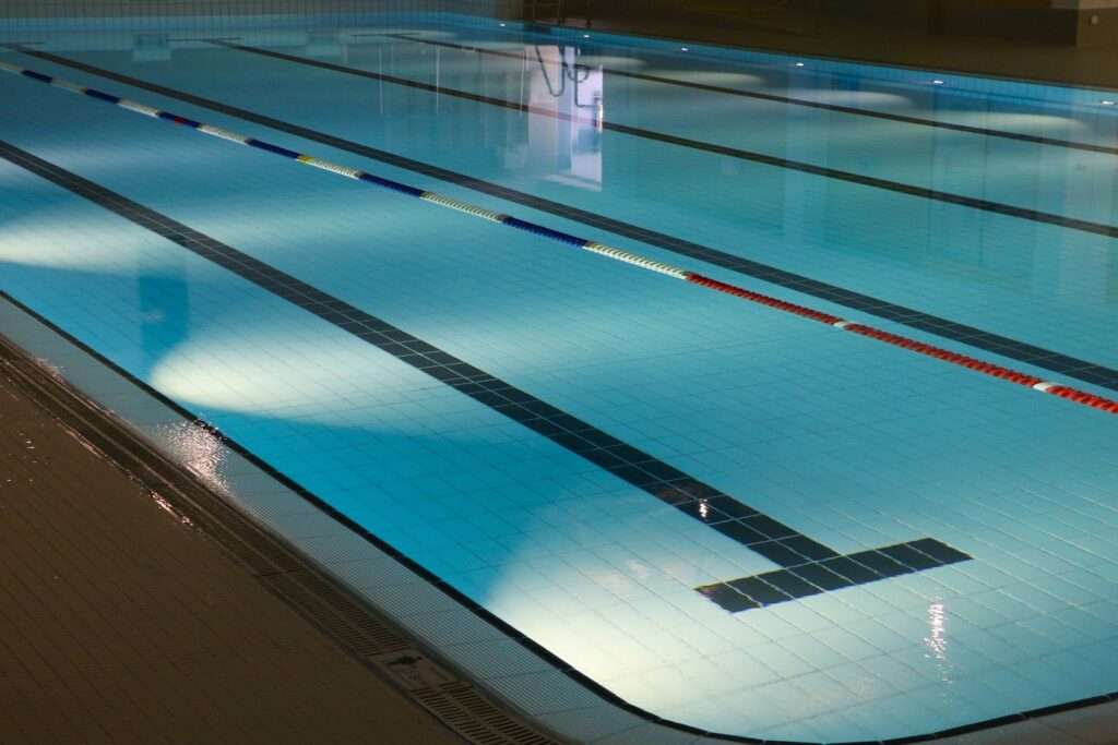Економічний університет в Кракові тимчасово закриває басейн  Indoor Swimming Pool G F UAinKrakow.pl