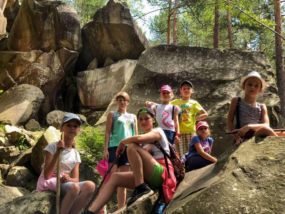 Подорожі, мовні заняття та гори: дітей з України запрошують у літні табори в Кракові та Закопаному