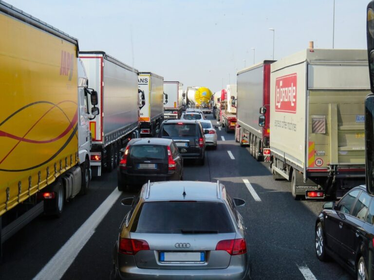 Польські перевізники погодилися призупинити блокаду на кордоні  Traffic UAinKrakow.pl